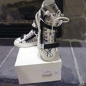 AUTHENTIC.. Exclusive.....Giuseppe Sneakers